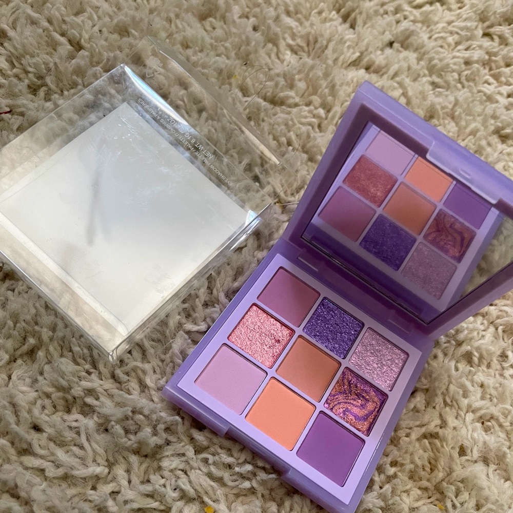HUDA BEAUTY PASTEL LILAC PALETTE